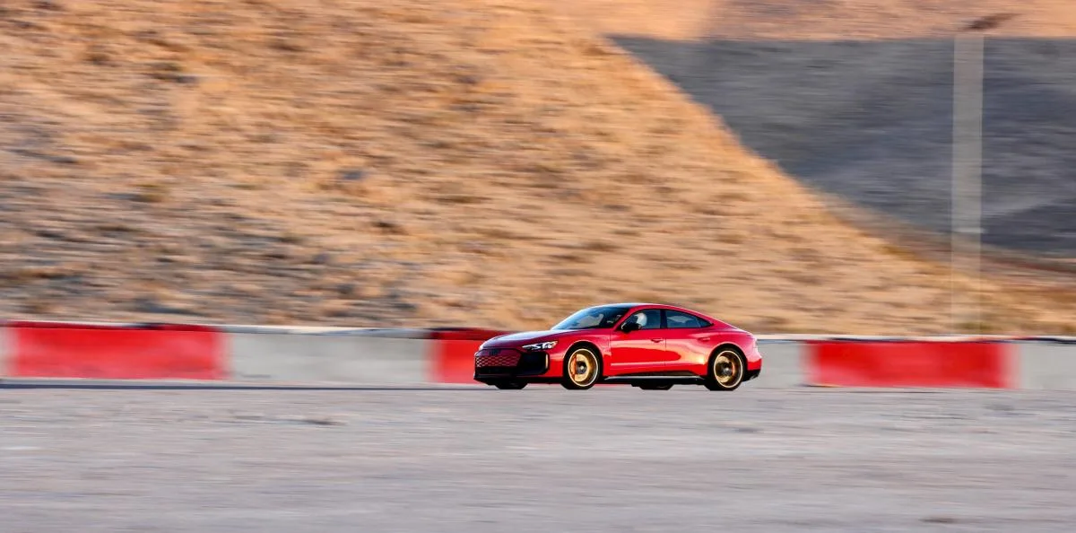 2025 AUDI RS E-TRON GT Performance dévoilée sur les photos