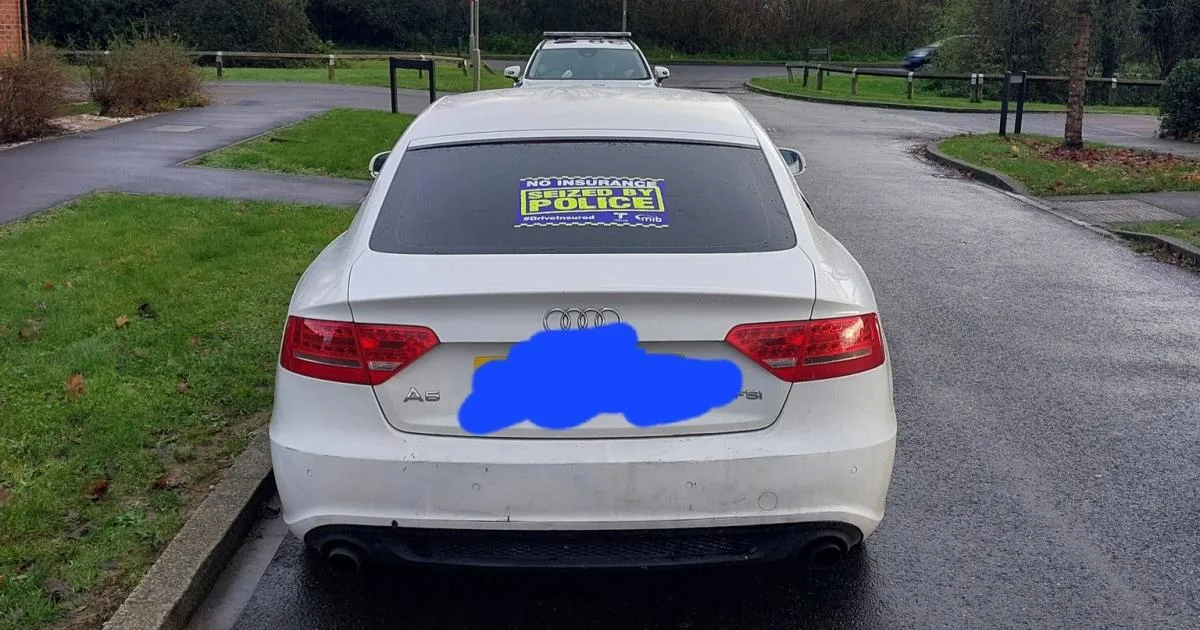 Bicester Audi saisie par la police alors que les policiers signalent le conducteur