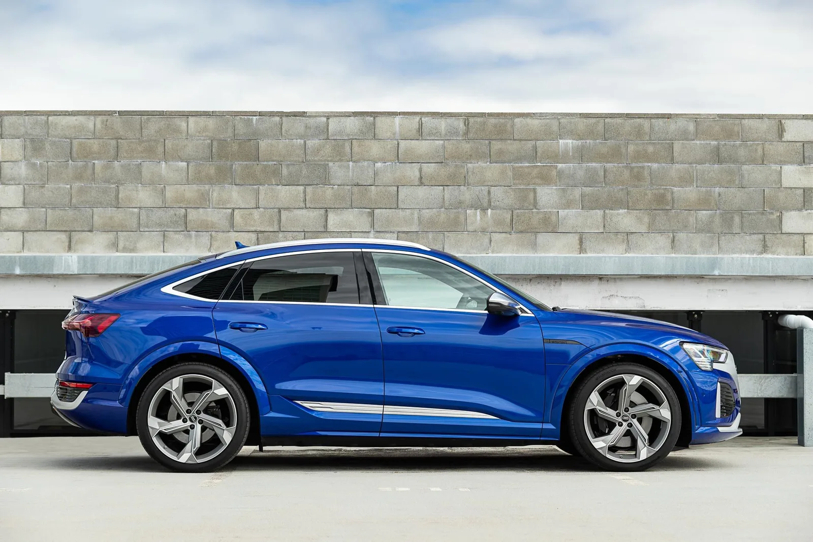 L’Audi Q8 E-tron se termine ou est-ce ?