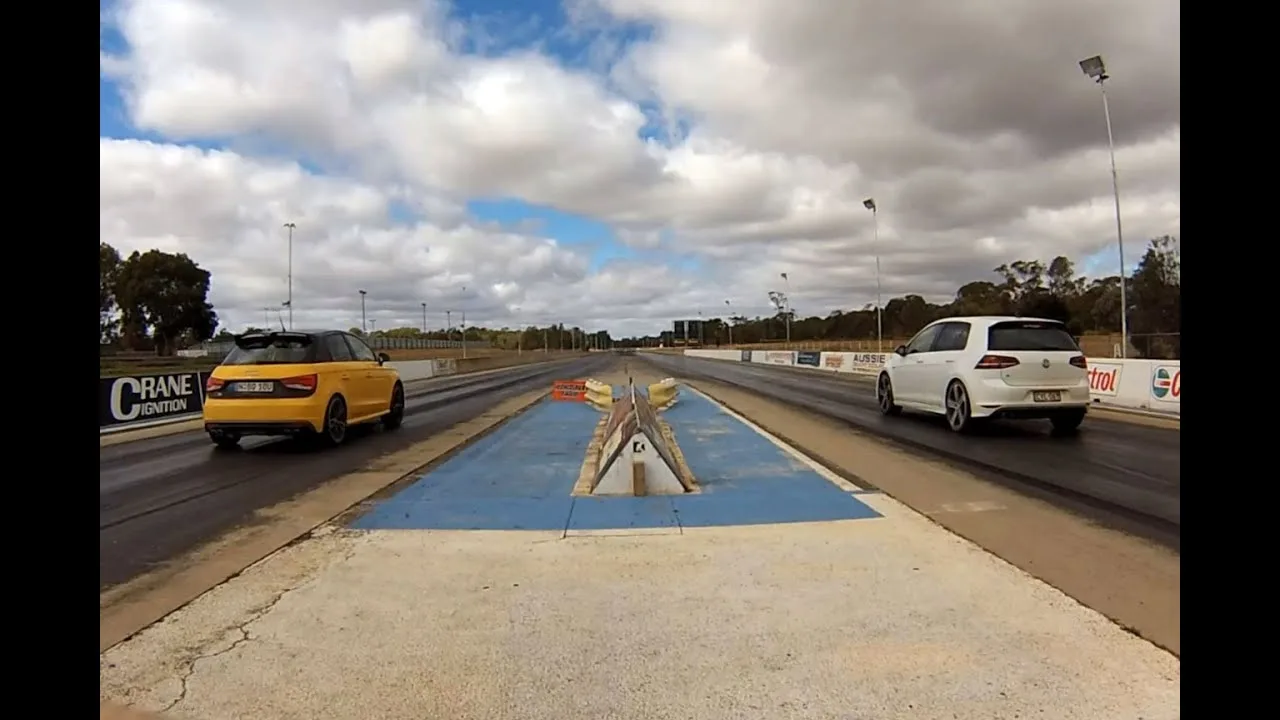 Course de dragsters Audi S1 ​​contre VW Golf R