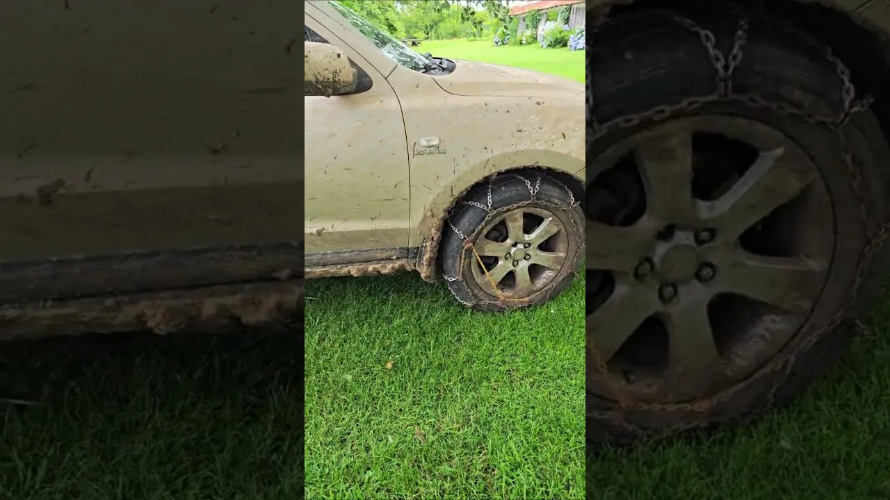 Audi A1 vs Hyundai Santa Fe en barro. #automobile
