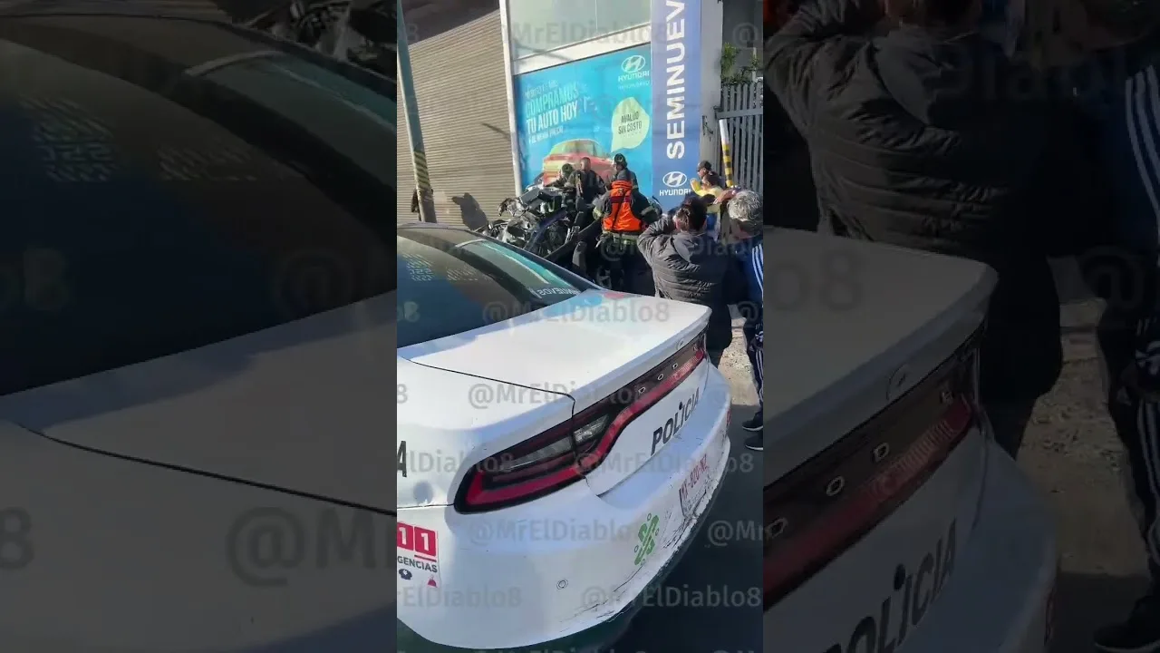 #Images Audi A1 Collide vs Post, 4 enfants ont été piégés. DÉCHIRER. JB (29/03/25).