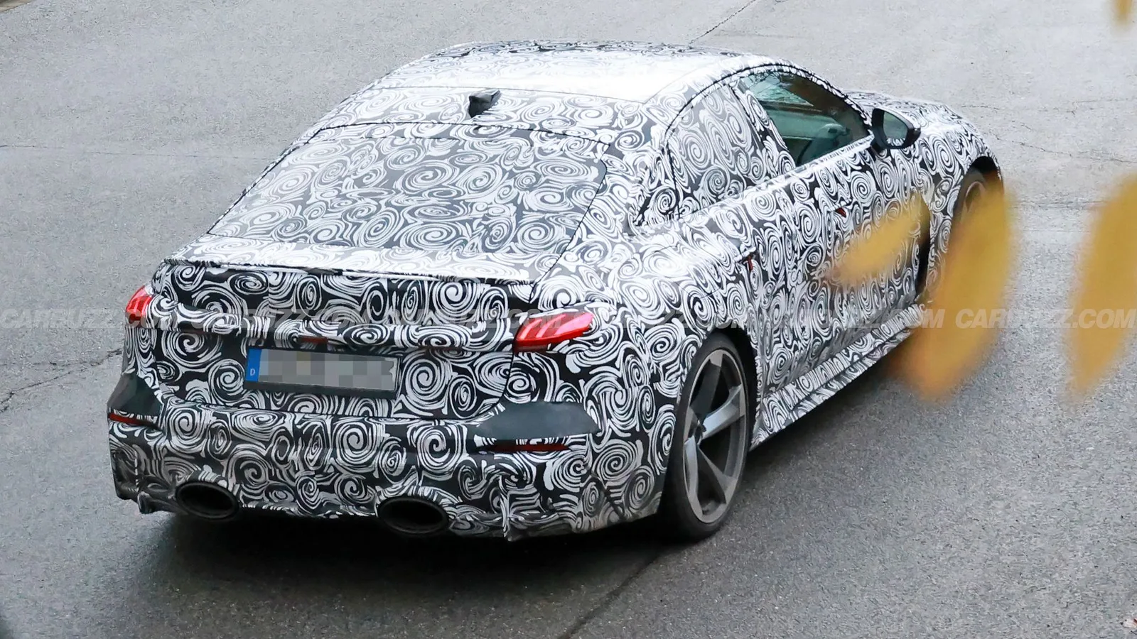 La prochaine berline Audi RS5 présente de gros renflements et une petite aile