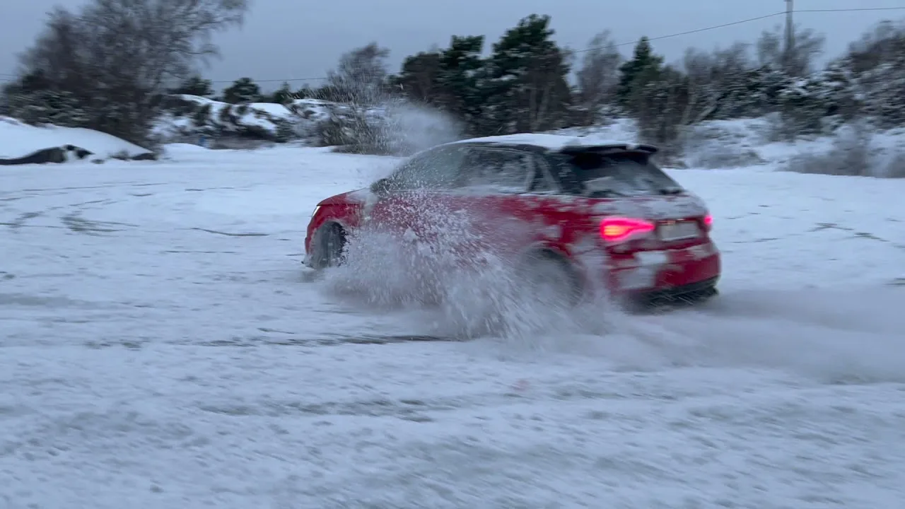Audi S1 ​​sur la neige – Quattro Drift