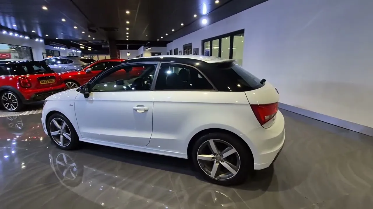 Audi A1 TDI S Line Style Edition en finition Ibis White
