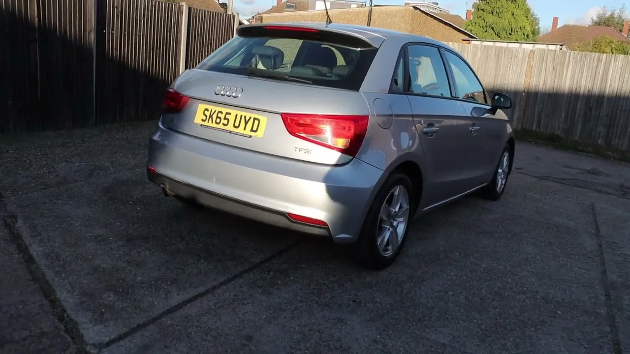 SK65UYD Audi A1 1.0 TFSI SE SPORTBACK 5DR ESSENCE MANUEL DAB STEREO AUX INPUT LECTEUR CD CLIMATISATION