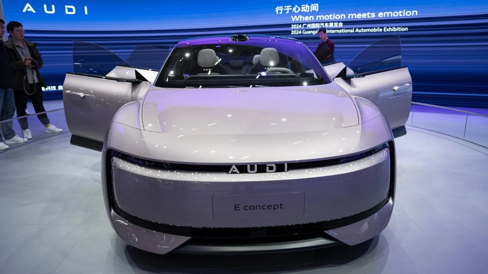 Audi dévoile un nouveau logo avec des changements majeurs quelques jours après que Jaguar ait critiqué le changement de marque EV « woke »… et les fans sont à nouveau divisés