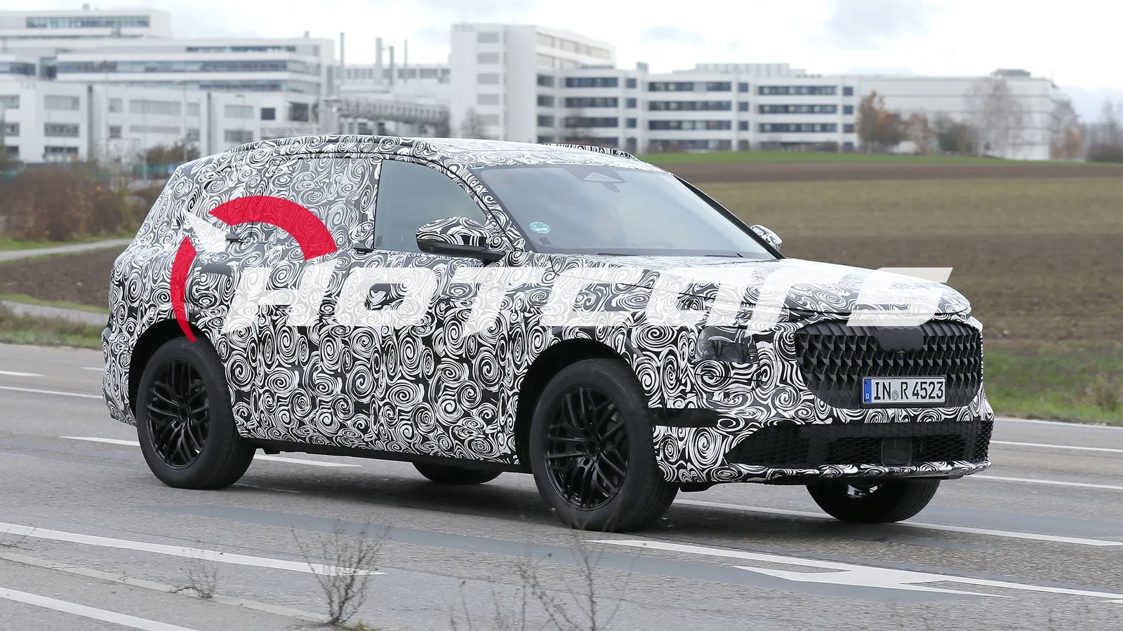 Une mule d’essai camouflage Q7 confirme la prochaine mise à jour du SUV d’Audi