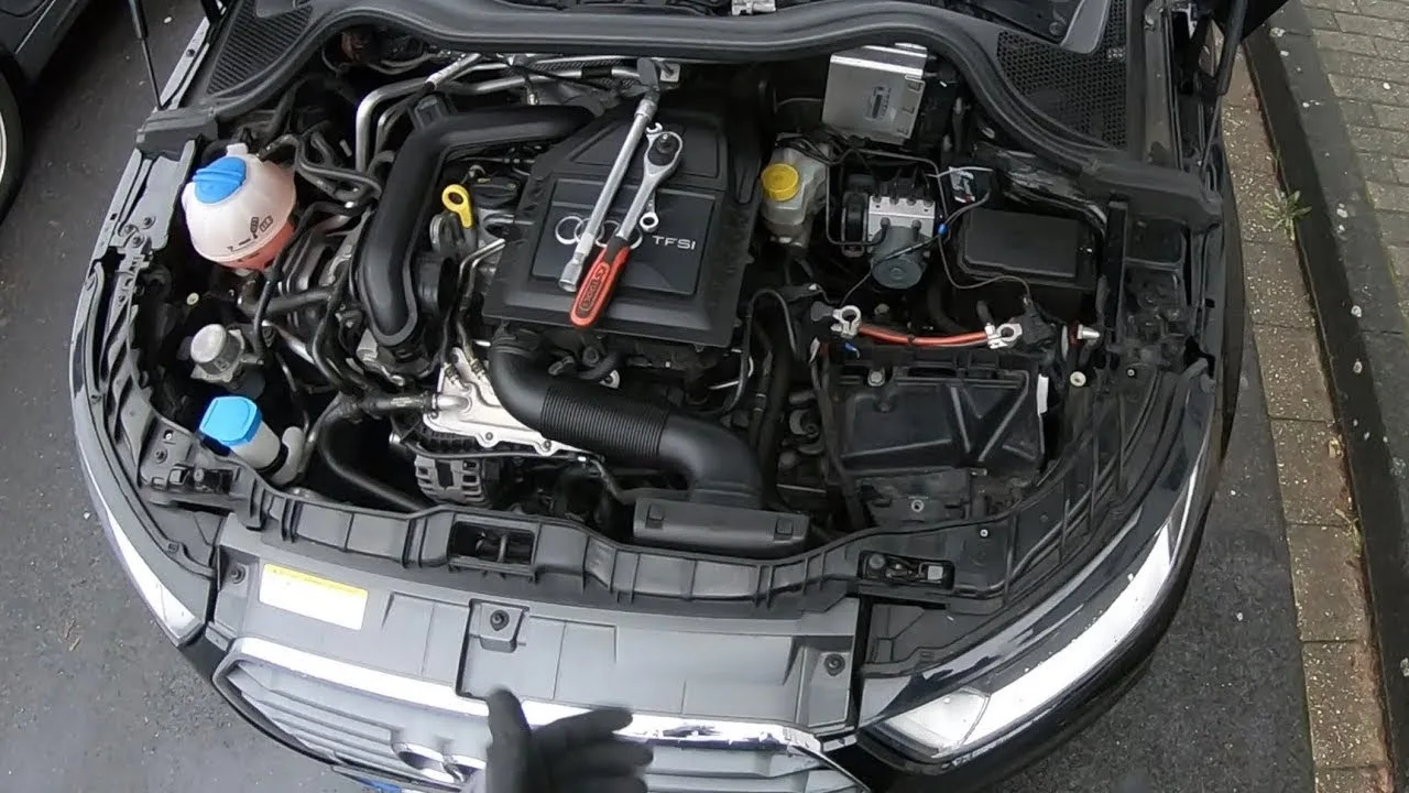Comment remplacer la batterie car démarrage de la batterie AGM de remplacement Audi A1 / S1 Sportback DIY
