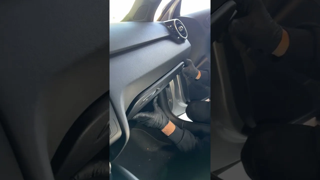🖥️✨ Installez un écran sur votre Audi A1! 🚗🌟
