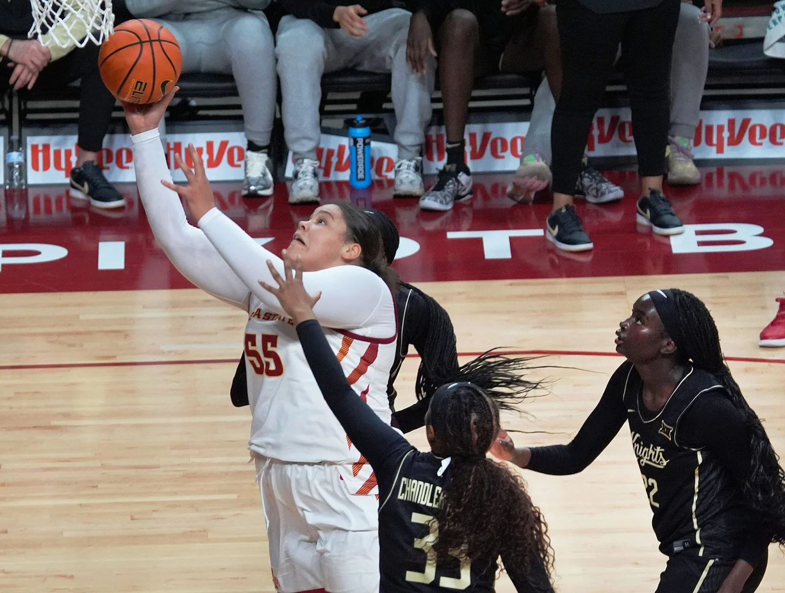 Les escrocs Audi de l’Iowa State deviennent l’un des 10 meilleurs centres nominés pour le prix Lisa Leslie 2025