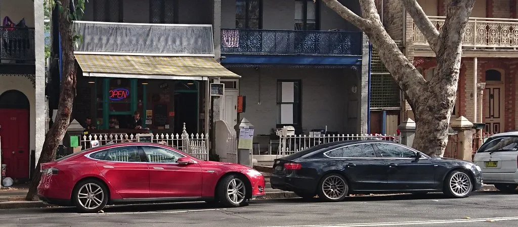 Tesla et Audi : Comparaisons et performances
