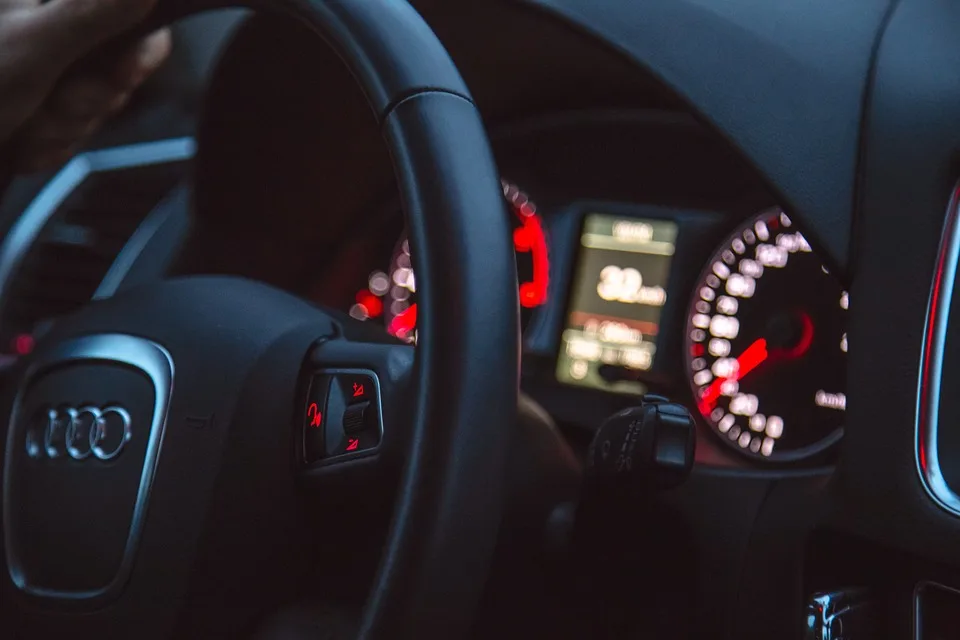 Plongez dans l’univers électrisant de l’Audi Q8 e-tron : performances, design et technologie de pointe !