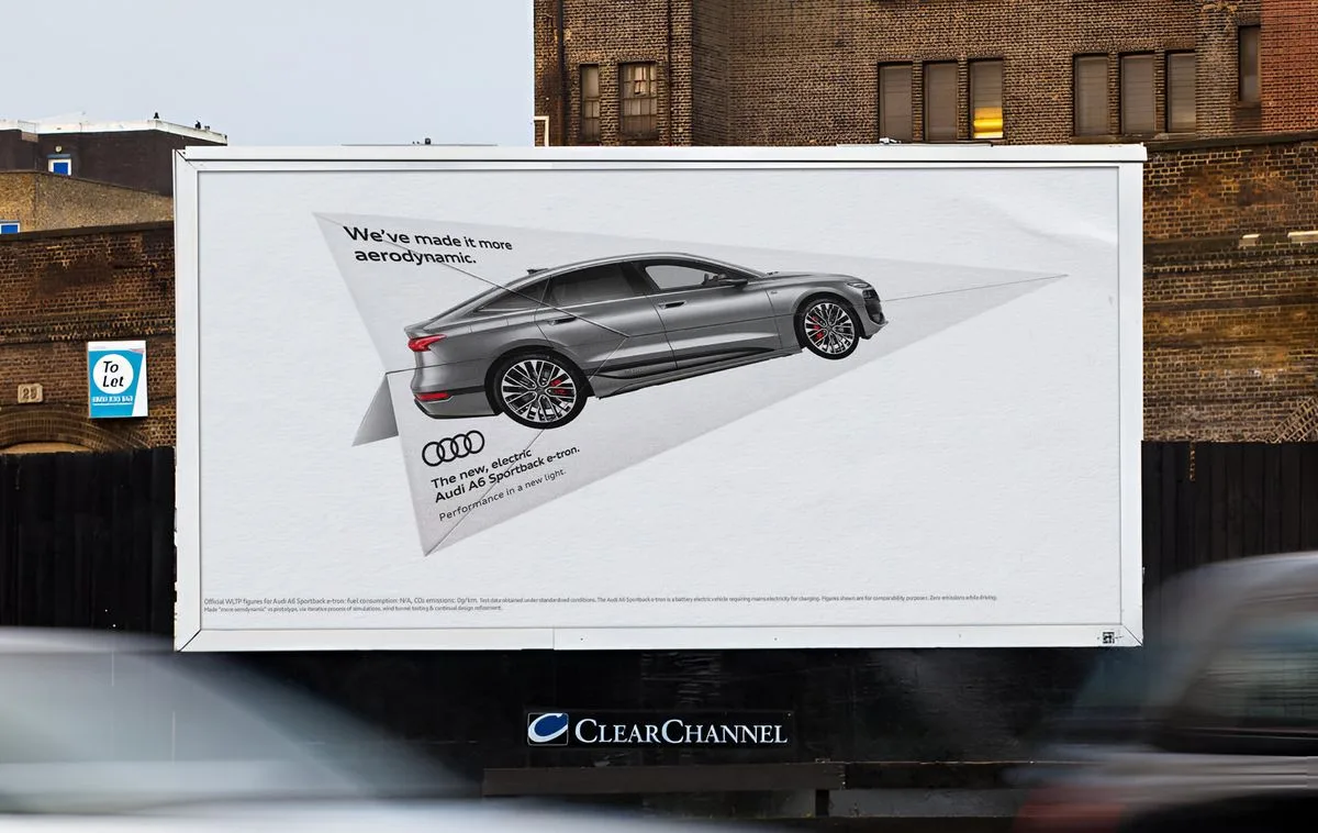 Les panneaux d’affichage d’Audi ingénieux planent au-dessus du chaos dans la marque EV