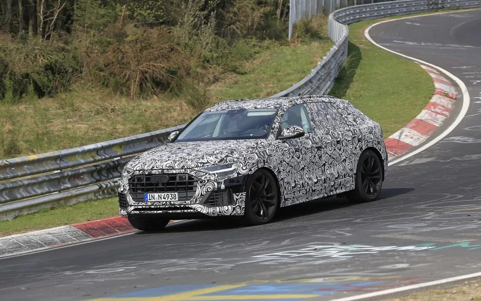 Vidéo : L’Audi Q8 filmé sur route et sur piste
