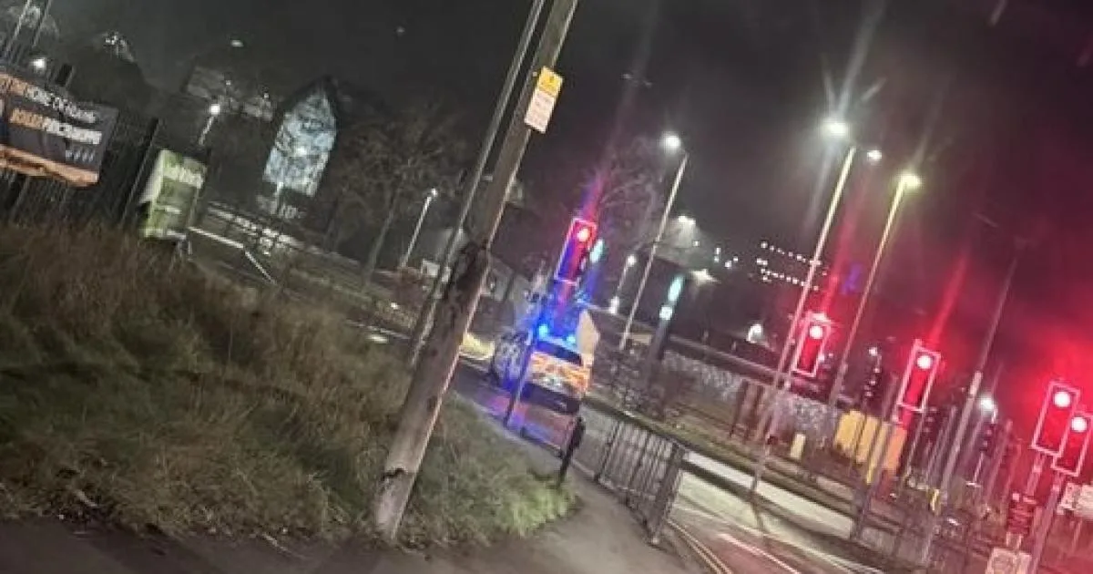Merry Hill A4036 : des hommes arrêtés après qu’une Audi ait percuté une voiture de police