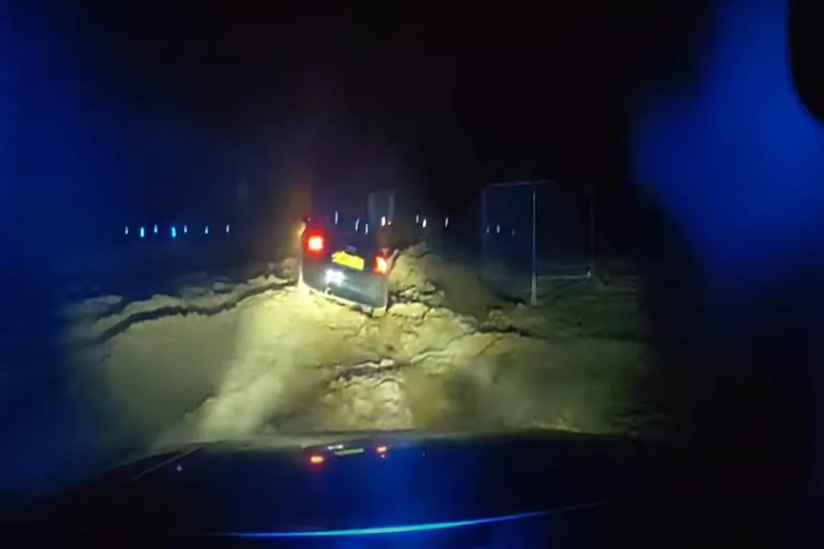 La poursuite de la police se retrouve à Muddy Field après qu’Audi a attrapé à 70 mph dans 30 Zone