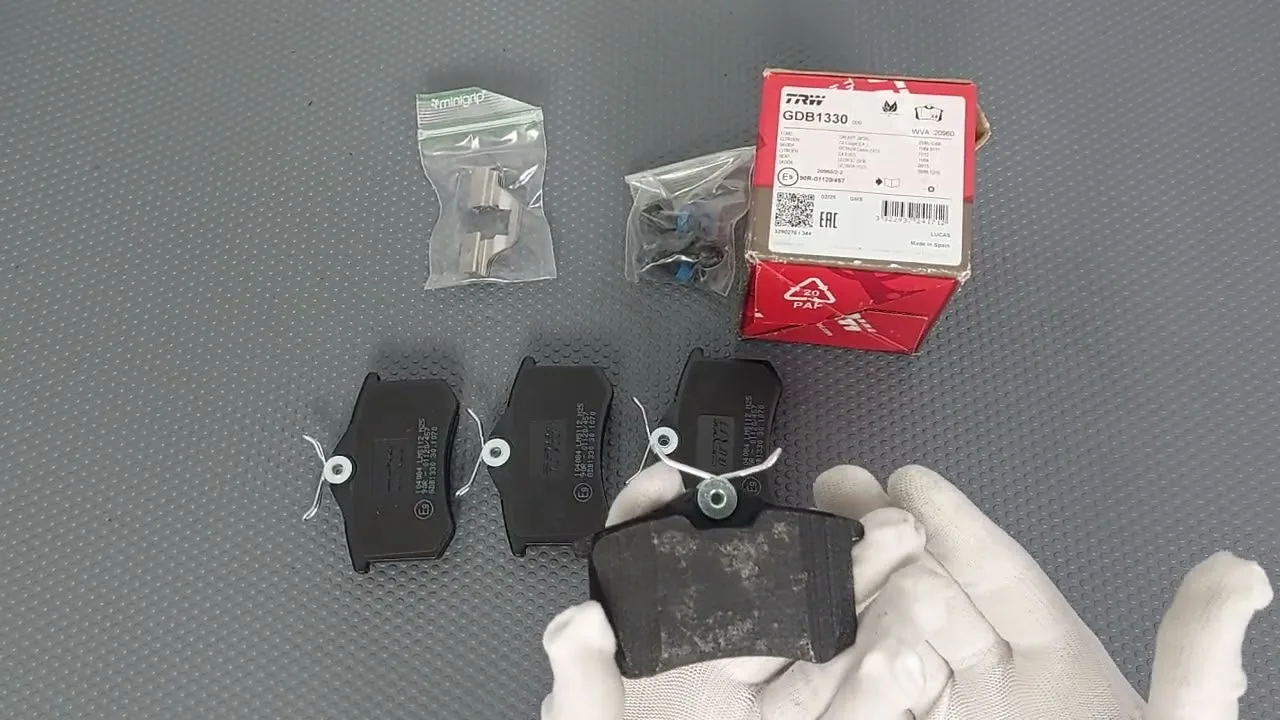 GDB1330 TRW Pads Disc de frein Kit arrière Audi A1, A1 Sportback