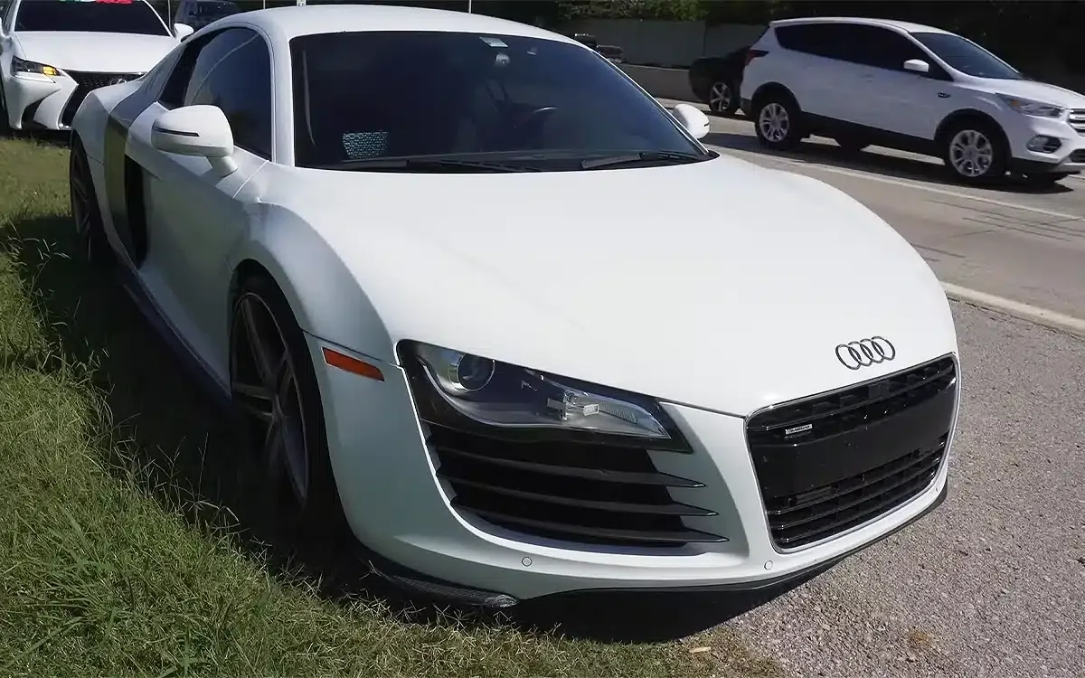 YouTuber choqué de voir l’Audi R8 abandonnée sur l’autoroute d’Oklahoma