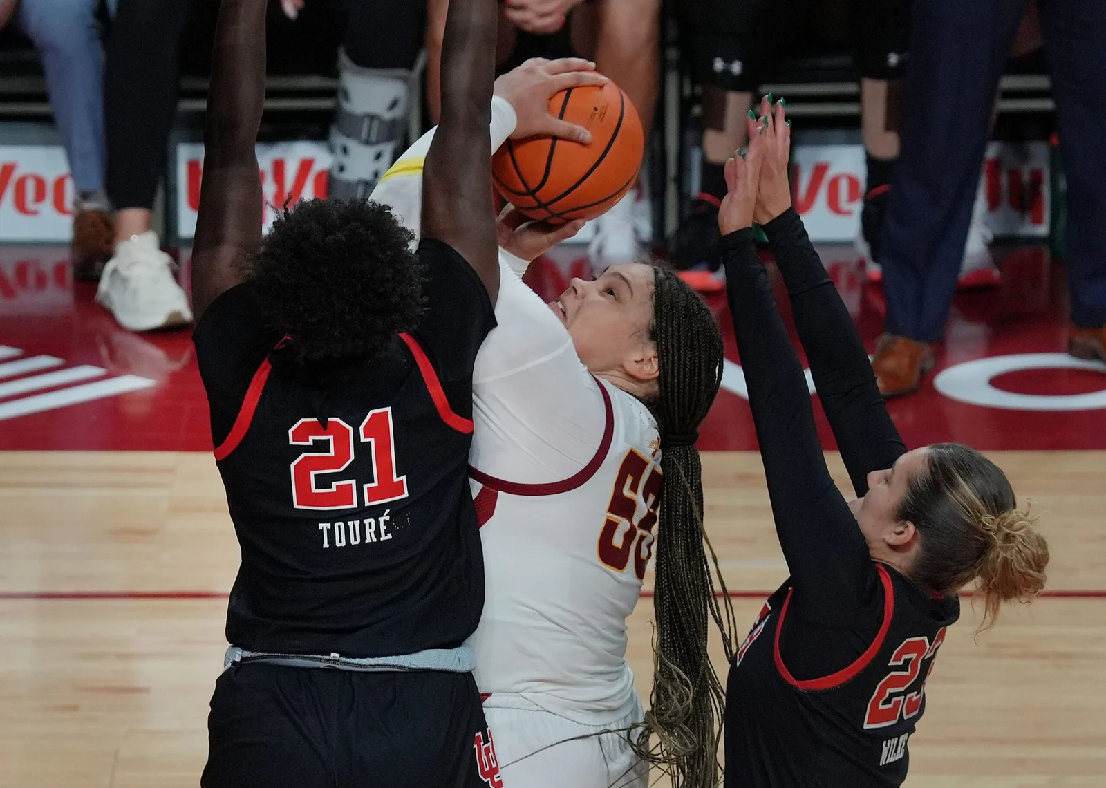 Audi Crooks dépasse les 1 000 points alors que l’ISU tombe 75-67 face à l’Utah dimanche au Hilton – CycloneFanatic.com