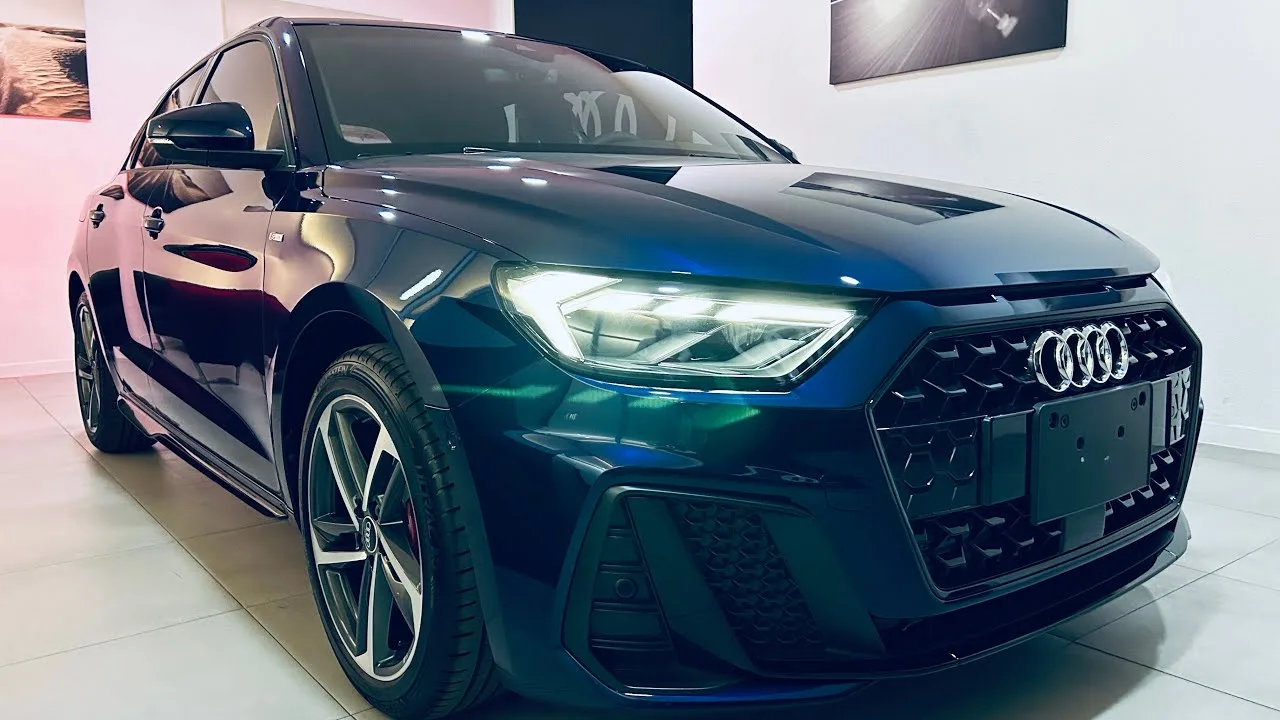 Audi A1 Sline 2024 MODIFIÉ* | Bleu Navarra avec ROUES RS et sièges chauffants