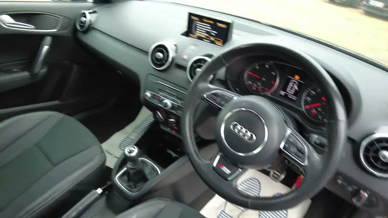 Audi A1 1.6 TDI S Hatchback, 2015 Manual Diesel Euro 6 dans un joli métal gris