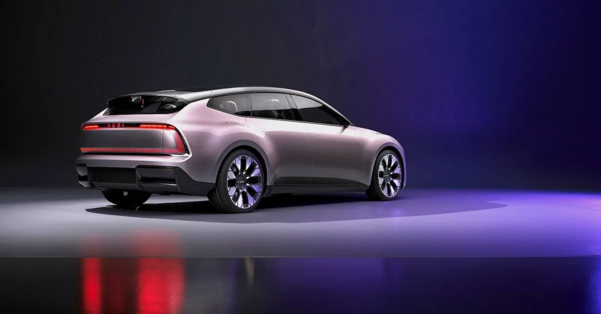 L’AUDI E de 765 ch abandonne les quatre anneaux et conserve l’ambiance sexy du wagon