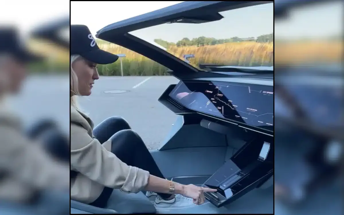 Supercar Blondie conduit Audi avec le volant en fuite