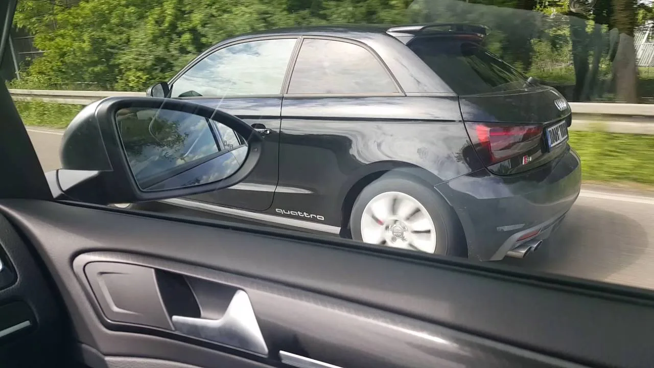 Audi S1 ​​​​contre Golf R7