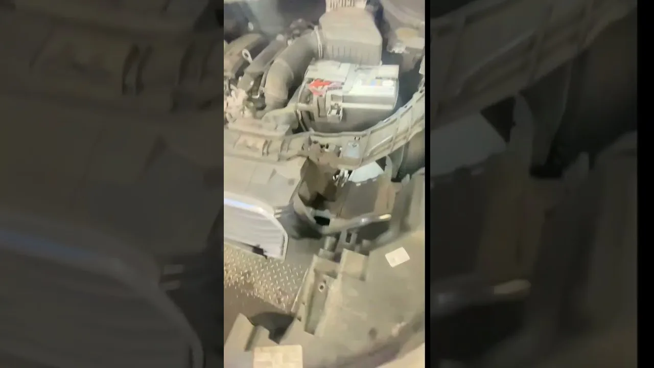 Audi A1 Scheinwerfer ausbauen باز کردن چراغ جلو Audi A1 #automechanic #automobile #mechanic #AUDI ￼