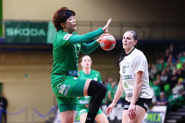 ̋ Audi Eto KC, où Ryu Eun-hee a marqué deux buts, a maintenu sa deuxième place dans la ligue avec un.