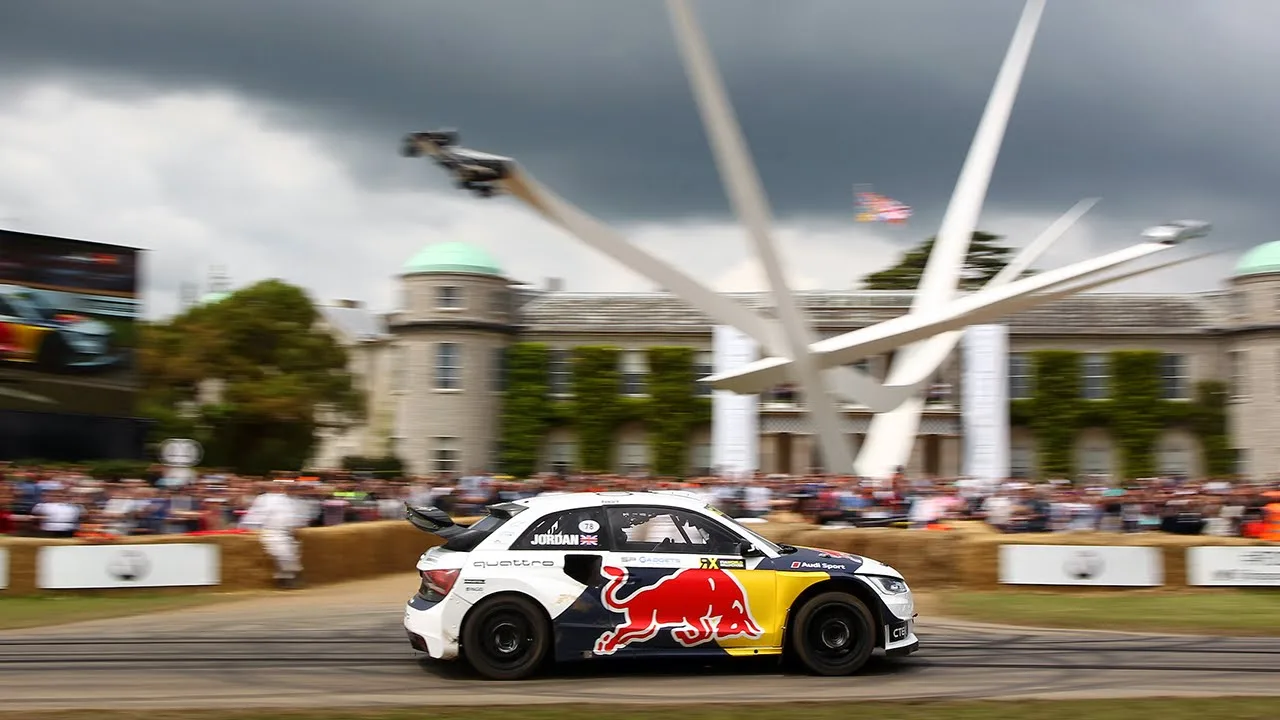 Vidéo 360 de la voiture de rallycross Audi S1 ​​​​EKS RX Quattro de 560 ch de Mattias Ekström