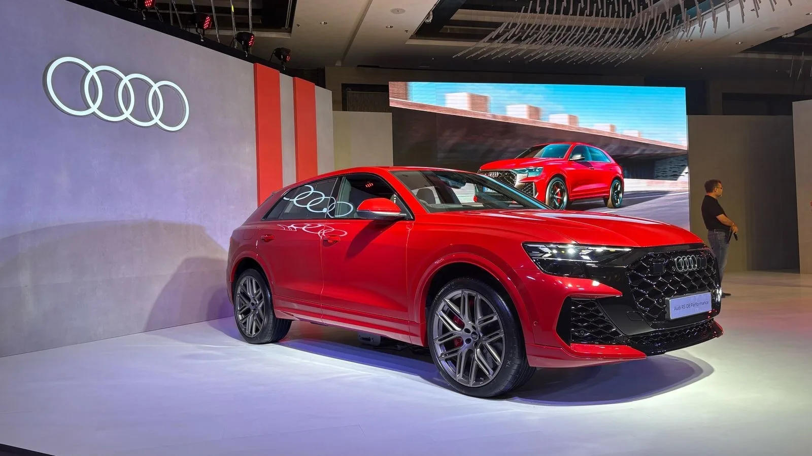 AUDI RS Q8 Facelift a été lancé à 2,49 crore. Voici ce que le SUV Audi le plus cher obtient