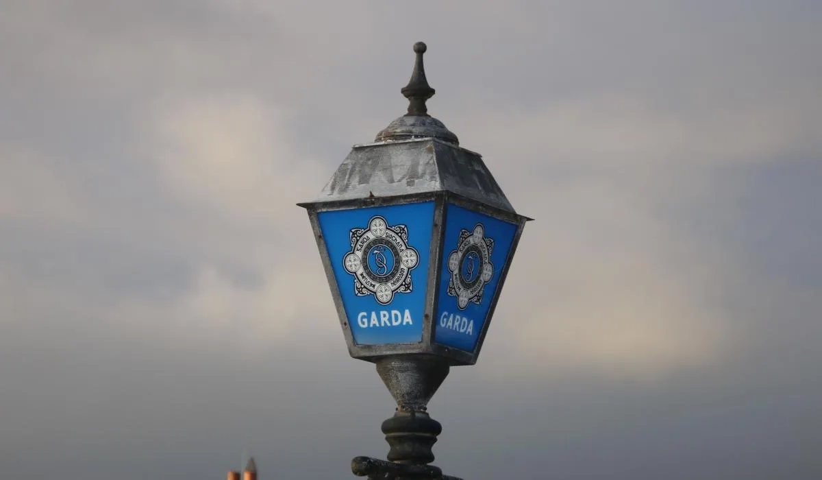 Appel: Gardai cherche à suivre les mouvements de la voiture Audi après des cambriolages dans les villes de Clare