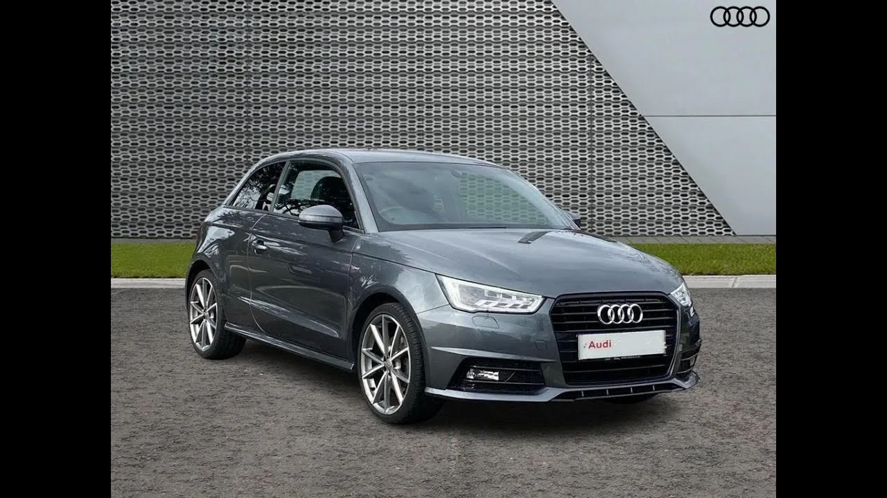 Audi A1 2.0 TDI Black Edition S-LINE + SAT NAV. 102k miles 31/10/2014 Reg. Chat de pare-chocs remplacé N.