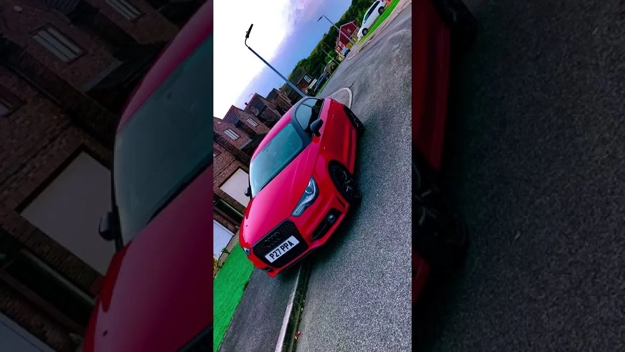 Audi A1 en rouge | Cliquez sur le lien en commentaire épinglé pour obtenir les meilleurs tapis de voiture personnalisés