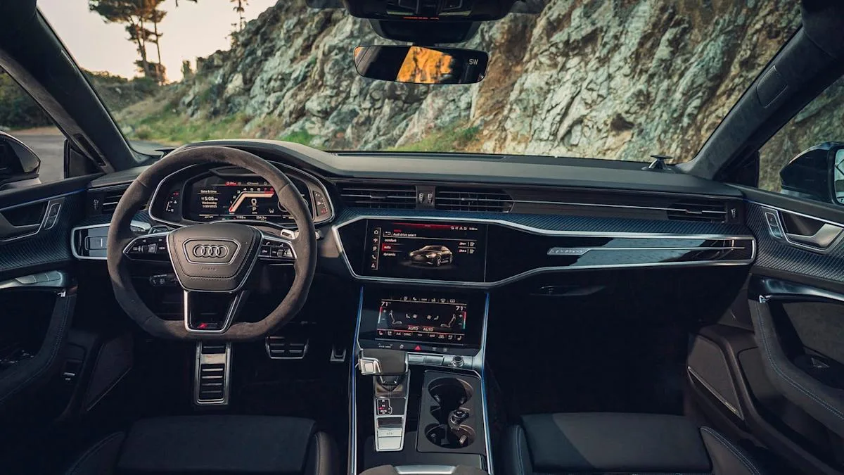 Voir les photos intérieures des performances d’Audi RS7 2025