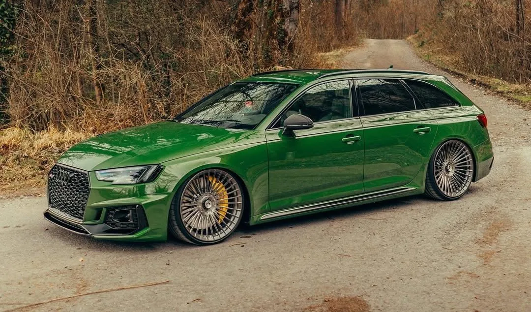 Audi RS 4 Avant a l’air fraîche avec des roues de style Alpina et un kit de carrosserie