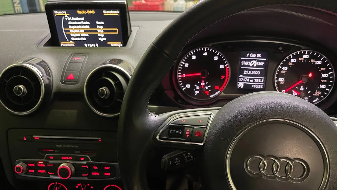 Réglage de l’horloge Audi A1 Comment régler l’heure et la date sur l’écran multifonction, à la fois manuel et GPS