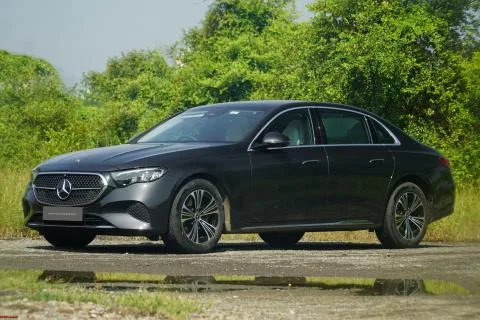 Mercedes-Benz Classe E contre BMW 530i contre Audi A6 contre Lexus ES contre Volvo S90