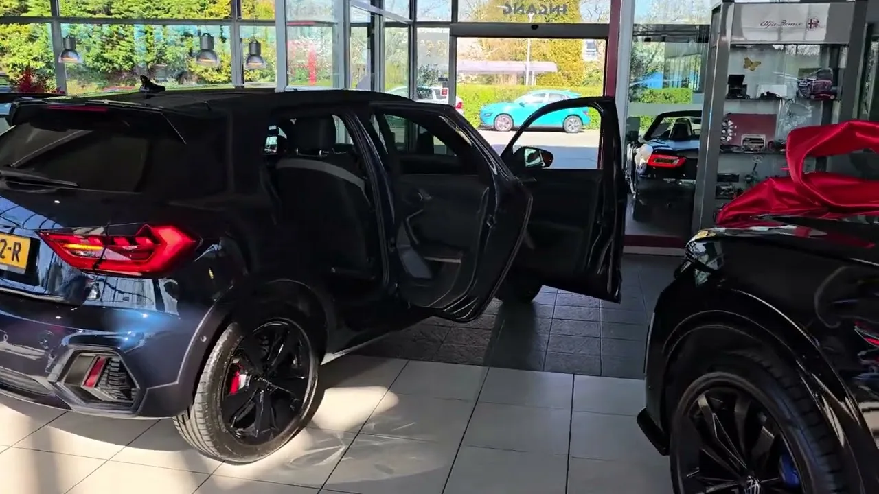 Audi A1 Citycarver 30 TFSI S Line Automaat WWW.EAFAUTOS.NL Voorschoten