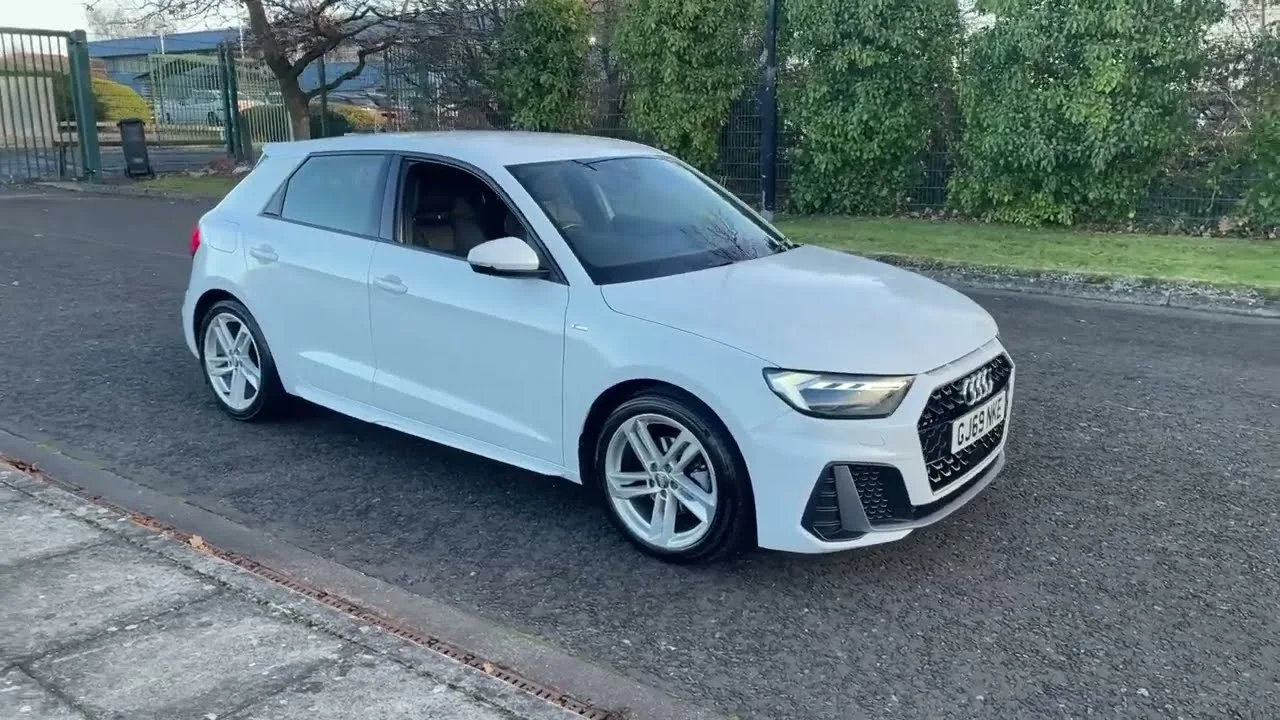 GJ69NKW – Audi A1 30 TFSi S Line Sportback 5 portes