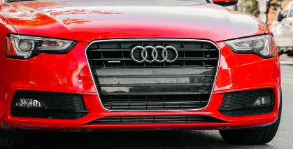 Home sans-abri appréhendé à Lady Lake conduisant Audi rouge avec une plaque d’immatriculation volée