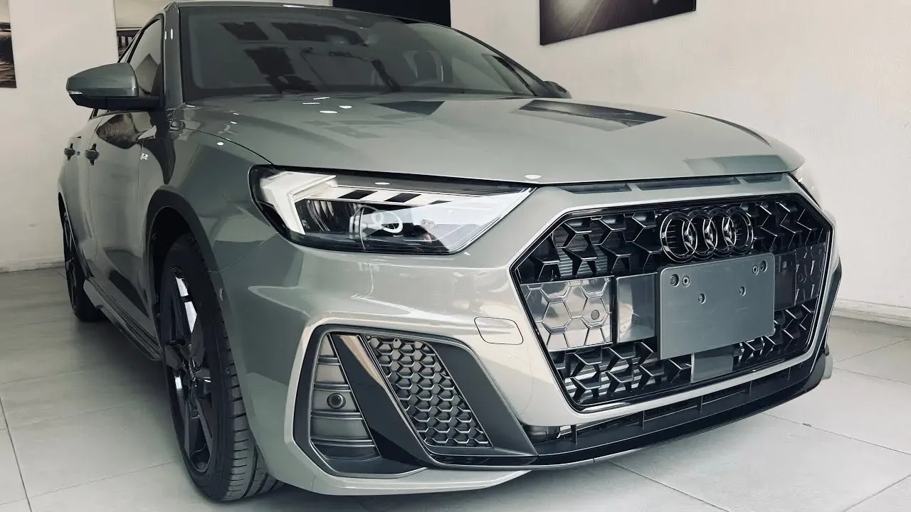 Livraison de la nouvelle Audi A1 Sline GRIS CRONOS 2024 | MODIFICATION AVEC CERCEAU NOIR*