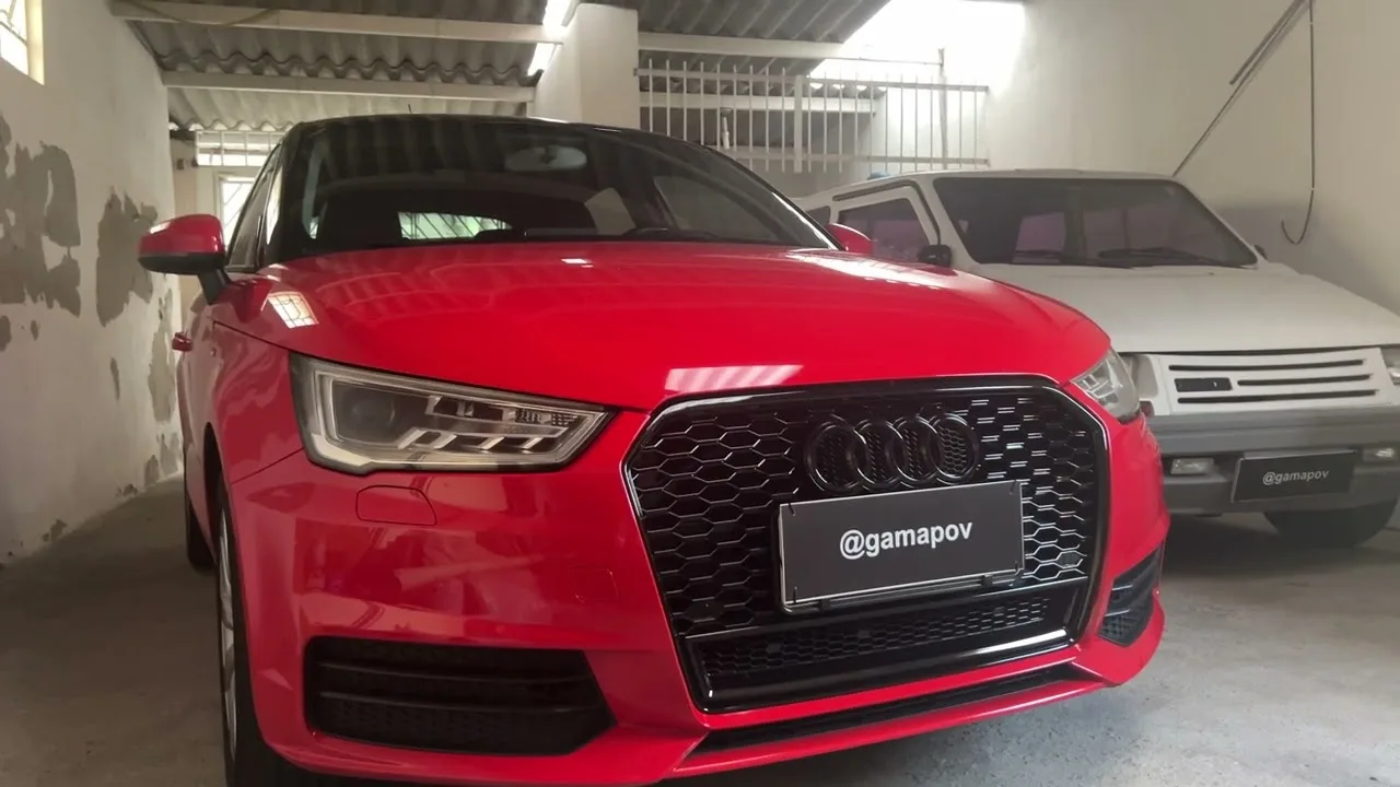 La ruche de la grille de mon Audi A1 était comme ça