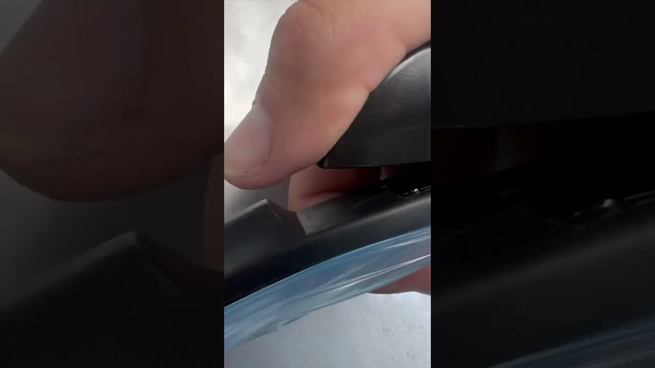 « Comment changer l’essuie-glace de pare-brise en 30 secondes »