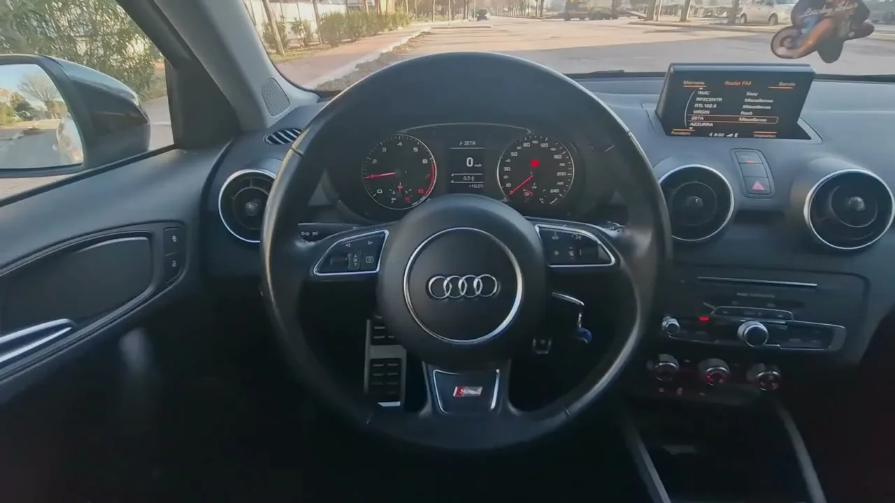 AUDI A1 1.0 TFSI ultra SERVICE AUDI Admiré