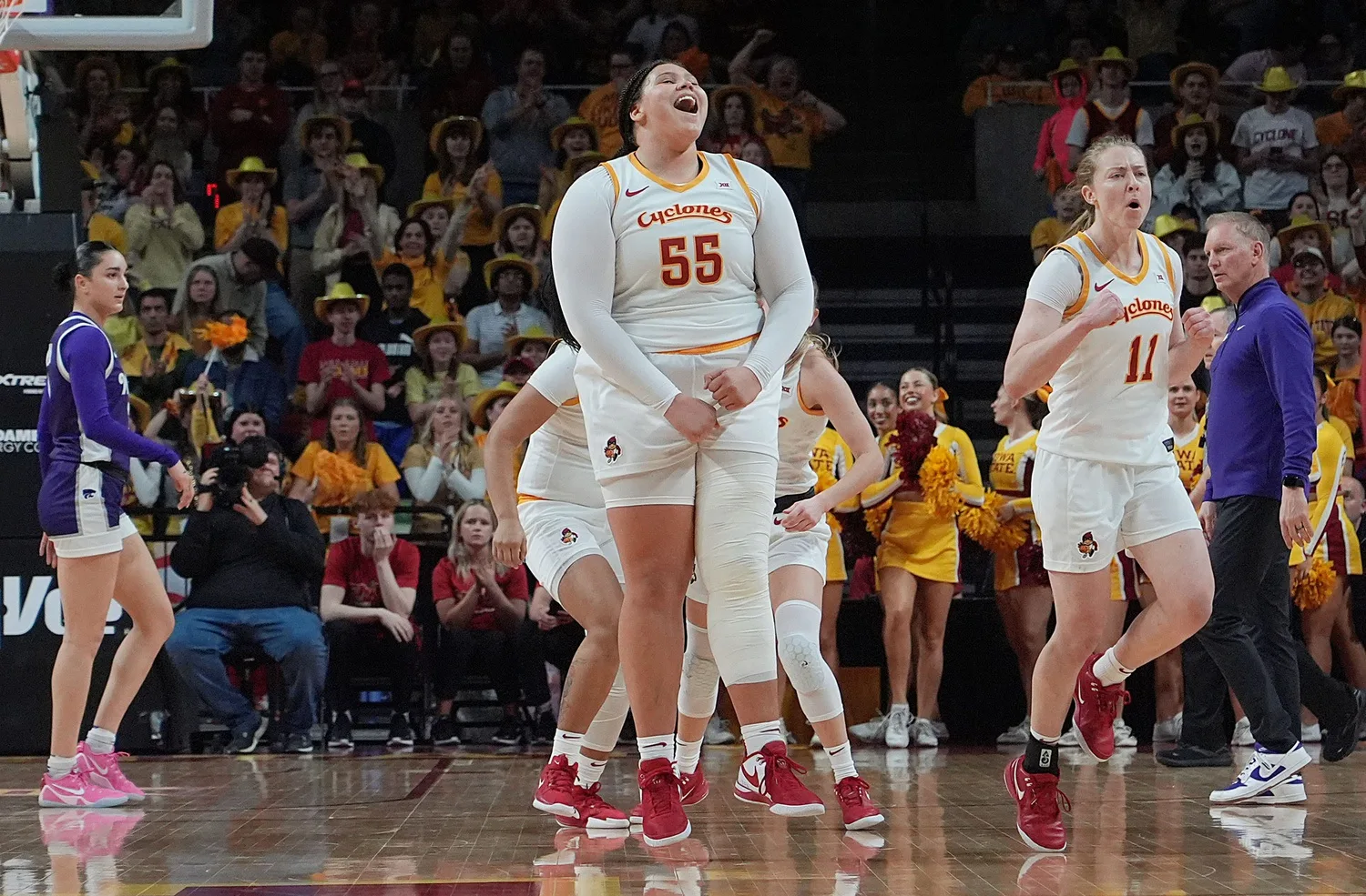 Audi Crooks alias ‘Female Shaq’ annonce qu’elle revient à l’Iowa State pour la saison prochaine au milieu de la tendance du portail de transfert