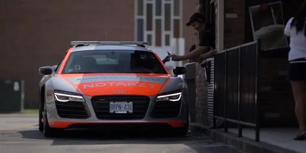 Vidéo : une Audi R8 V10… de courtoisie