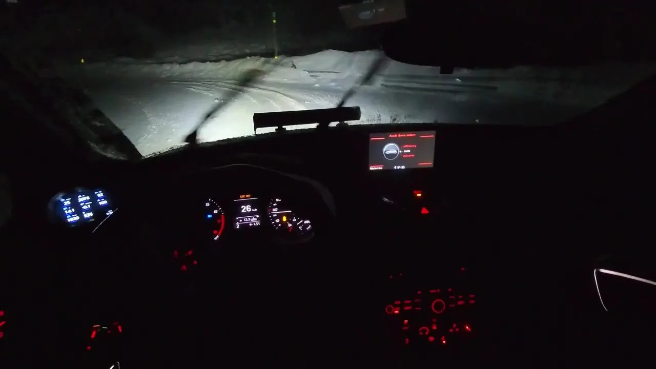 A bord je patine dans la neige avec mon Audi S1 ​​​​Pov Binaural Audio 4k Il neige beaucoup (Insta 360 Go 3s)